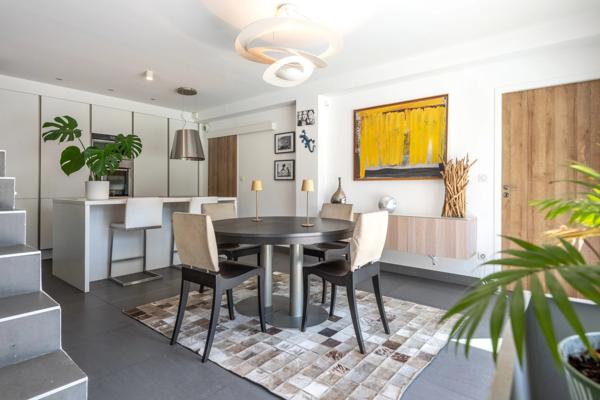 Maison contemporaine 141 m² – terrain 711 m² – 4 chambres – piscine