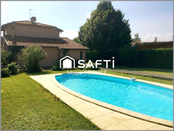 Maison T5 de 125m², Trois chambres, un dressing, une terrasse, deux abris jardin, une piscine, terrain 1115m², idéale pour une famille.