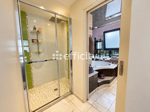 Maison
         7 pièces
        - 230 m² Bien prestige 575 000 € *