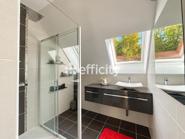 Maison
         7 pièces
        - 230 m² Bien prestige 575 000 € *