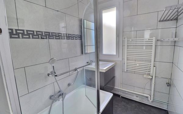 Appartement à vendre    4 pièces • 63,60 m2 Marseille 9