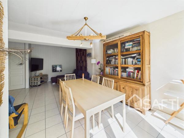 Damien CASTAGNÉ vous présente, à Saint-Médard-en-Jalles, dans le quartier recherché de Gajac, une maison de ville à fort potentiel !