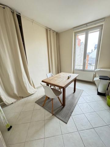 Location
                Appartement48,37 m² - 2 Pièces -
                    ORLEANS (45000)