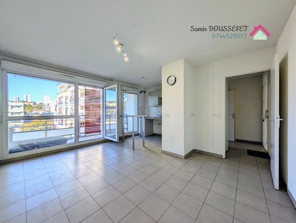 À vendre ? T2 de 44 m² avec terrasse, vue dégagée et parking en sous-sol ? Marseille 15e (quartier Saint-Louis)