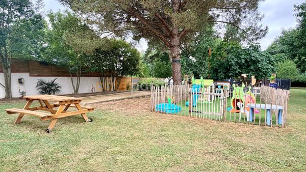 Vente
                Maison160 m² - 7 Pièces -
                    MONTAUBAN (82000)