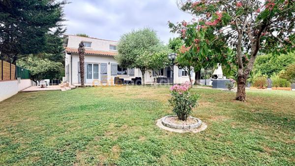 Vente
                Maison160 m² - 7 Pièces -
                    MONTAUBAN (82000)