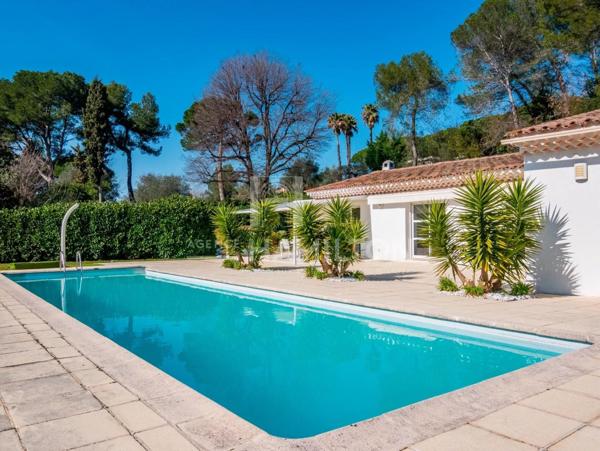 Valbonne – Villa de Plain-Pied avec Piscine Valbonne
