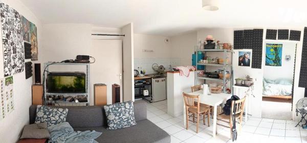 Proche Place Sainte-Anne, appartement de type 2 dans petit immeuble avec 2 places de parking