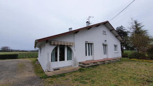 Maison de 102 m2 avec 3 chambres à acheter à Hagetmau Maison de 102 m2 avec 3 chambres à acheter à Hagetmau