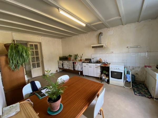 Pons (17800) PONS centre ville 126 m² habitables 3 chambres et jardin