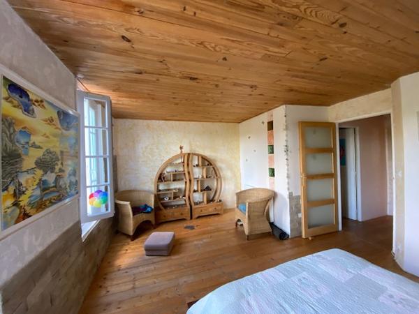 Pons (17800) PONS centre ville 126 m² habitables 3 chambres et jardin