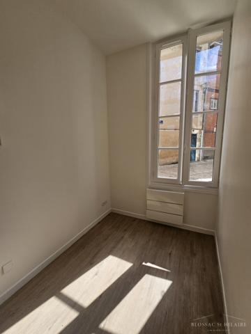 Poitiers centre-ville, secteur Cathédrale, studio 17m² entièrement rénové.