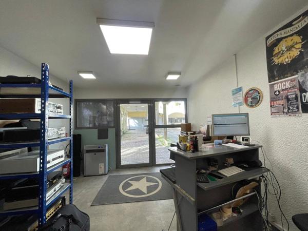 Location Local commercial 1 pièces 33 m2 à Floirac