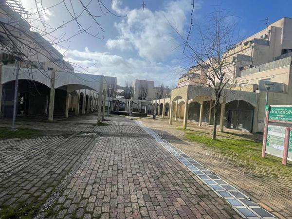 Location Local commercial 1 pièces 33 m2 à Floirac