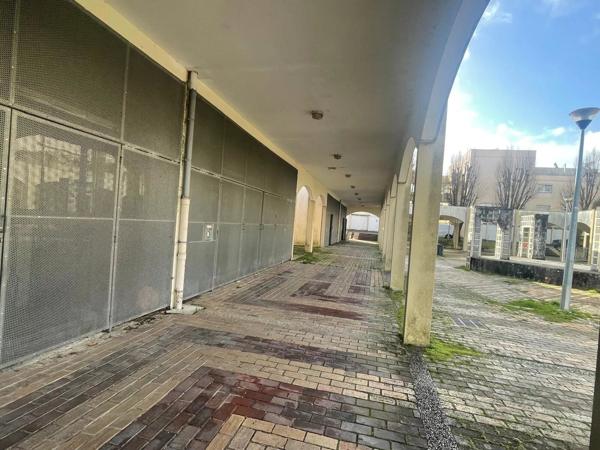 Location Local commercial 1 pièces 33 m2 à Floirac