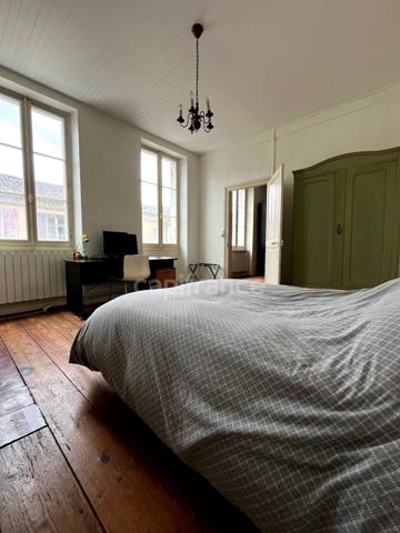 Jolie maison en plein centre de FLEURANCE (32), 165 m2, 5 pièces, 3 chambres, cave, jardin clos et puits...