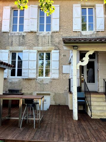 Jolie maison en plein centre de FLEURANCE (32), 165 m2, 5 pièces, 3 chambres, cave, jardin clos et puits...