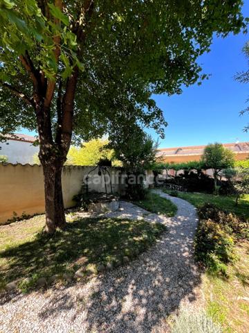 Jolie maison en plein centre de FLEURANCE (32), 165 m2, 5 pièces, 3 chambres, cave, jardin clos et puits...
