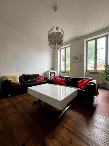 Jolie maison en plein centre de FLEURANCE (32), 165 m2, 5 pièces, 3 chambres, cave, jardin clos et puits...