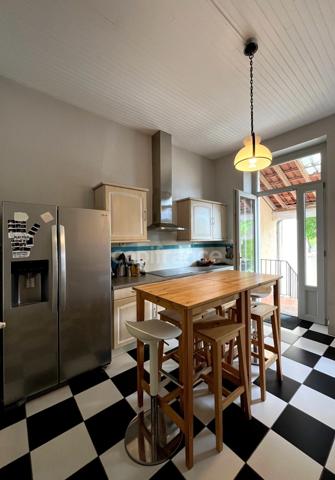 Jolie maison en plein centre de FLEURANCE (32), 165 m2, 5 pièces, 3 chambres, cave, jardin clos et puits...
