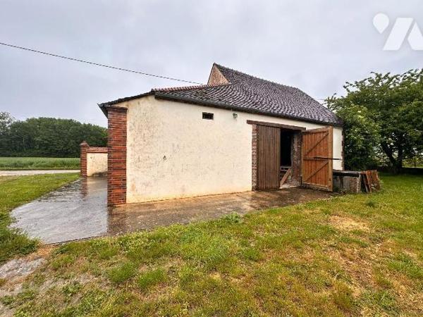 En exclusivité :
Ancienne grange rénovée d'environ 100 m² avec électricité, sans eau, sans ass...