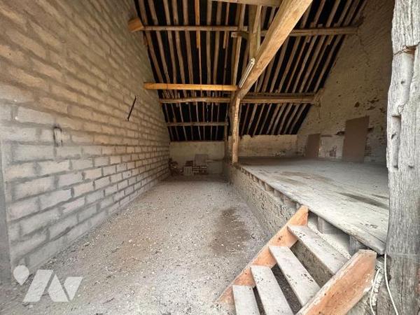 En exclusivité :
Ancienne grange rénovée d'environ 100 m² avec électricité, sans eau, sans ass...