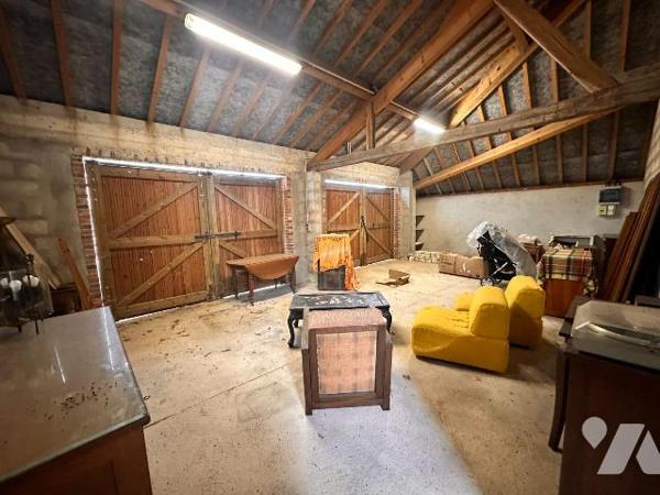 En exclusivité :
Ancienne grange rénovée d'environ 100 m² avec électricité, sans eau, sans ass...