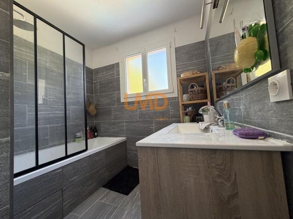 Villa T5 92 m2 avec piscine à Baho