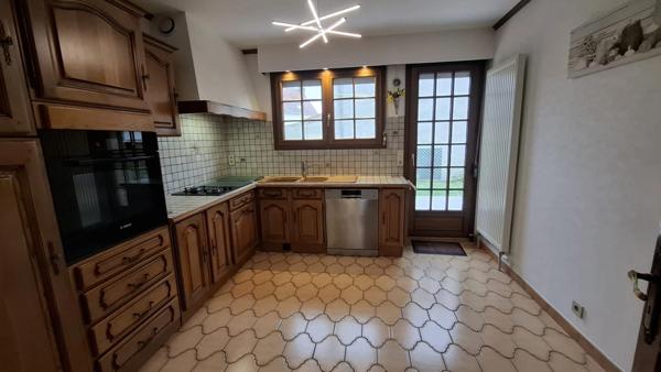 A VENDRE, Maison individuelle de plain pied 5 pièces SAINT QUENTIN (02), Jardin et Double Garage