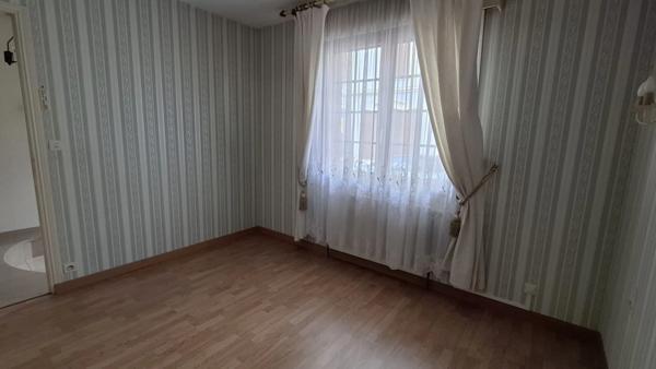 A VENDRE, Maison individuelle de plain pied 5 pièces SAINT QUENTIN (02), Jardin et Double Garage