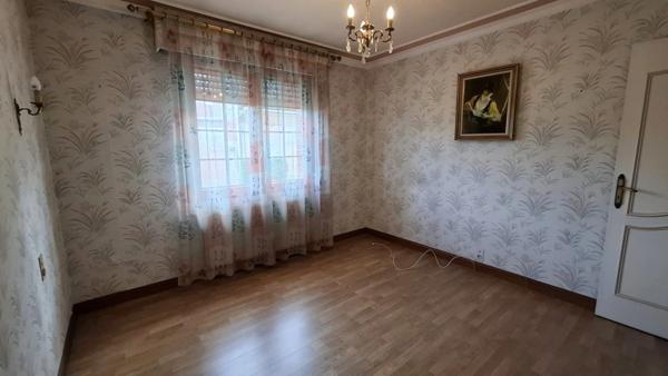 A VENDRE, Maison individuelle de plain pied 5 pièces SAINT QUENTIN (02), Jardin et Double Garage