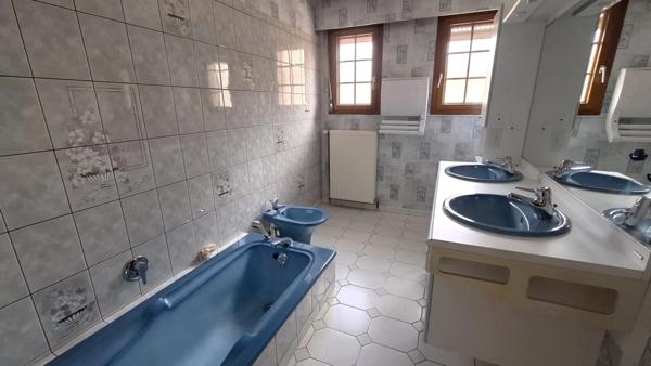 A VENDRE, Maison individuelle de plain pied 5 pièces SAINT QUENTIN (02), Jardin et Double Garage