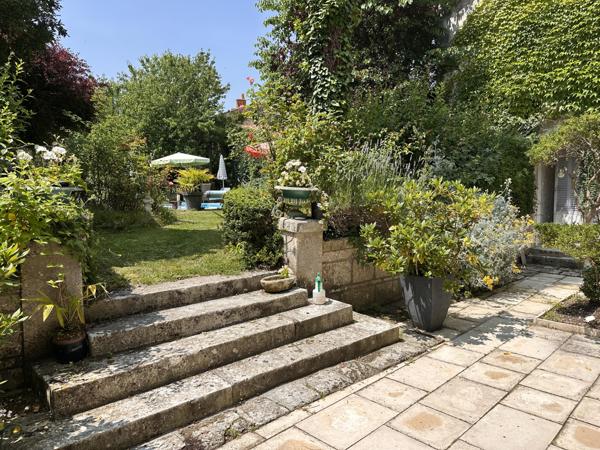 Exceptionnelle maison de maître coeur de St Jean d'Angély Saint-Jean-d'Angély (17400)