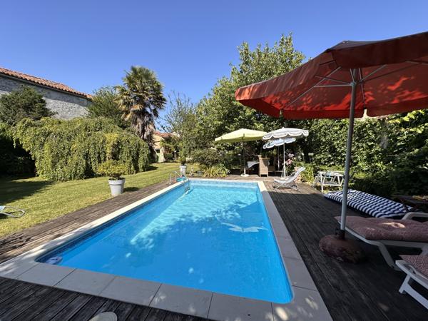 Exceptionnelle maison de maître coeur de St Jean d'Angély Saint-Jean-d'Angély (17400)