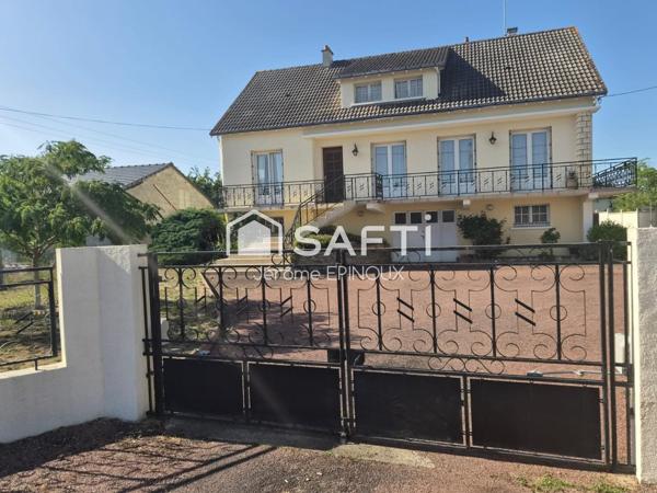 Un bel éventail de prestations pour ce pavillon aux beaux volumes, que des + !!! 4 chambres + une belle superficie de terrain + 67m2 de garage et 100m2 de sous sol + un emplacement idéalement situé aux portes de tout Châtellerault...