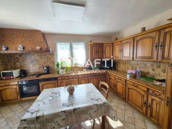 Un bel éventail de prestations pour ce pavillon aux beaux volumes, que des + !!! 4 chambres + une belle superficie de terrain + 67m2 de garage et 100m2 de sous sol + un emplacement idéalement situé aux portes de tout Châtellerault...
