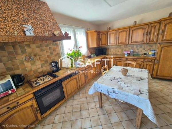 Un bel éventail de prestations pour ce pavillon aux beaux volumes, que des + !!! 4 chambres + une belle superficie de terrain + 67m2 de garage et 100m2 de sous sol + un emplacement idéalement situé aux portes de tout Châtellerault...
