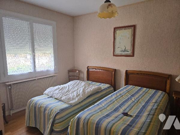 Maison de ville de 91 m² élevée sur sous-sol édifiée sur parcelle de 458 m².