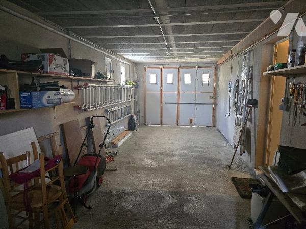 Maison de ville de 91 m² élevée sur sous-sol édifiée sur parcelle de 458 m².