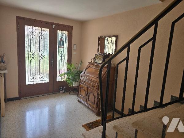Maison de ville de 91 m² élevée sur sous-sol édifiée sur parcelle de 458 m².