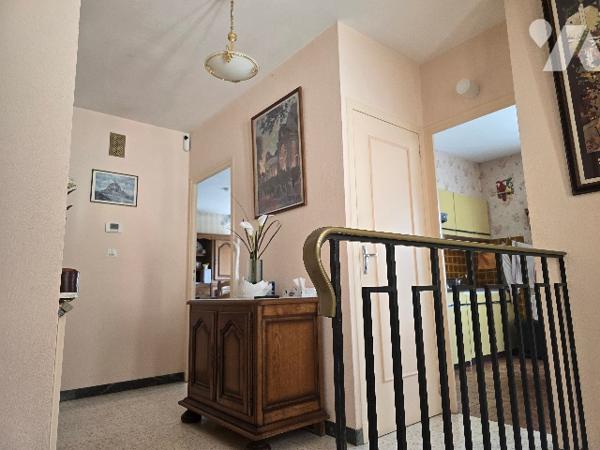 Maison de ville de 91 m² élevée sur sous-sol édifiée sur parcelle de 458 m².