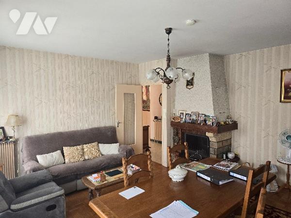 Maison de ville de 91 m² élevée sur sous-sol édifiée sur parcelle de 458 m².