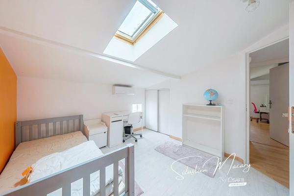 Maison familiale avec piscine et dépendance