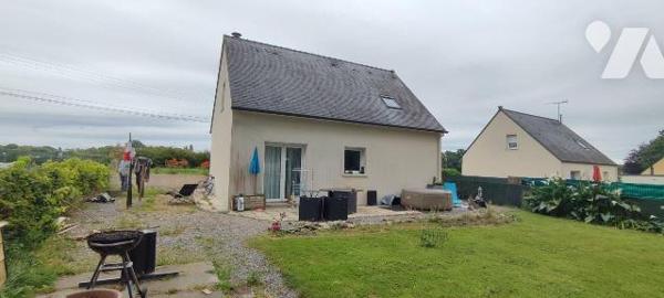 Sur terrain constructible de 990 m², pavillon indépendant de Type 4, comprenant séjour avec coi...