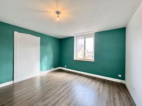 Duplex rénové de 91m² Carrez - Gare à pied - 2 parkings privés - DPE C