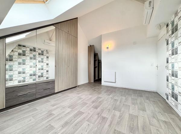 Duplex rénové de 91m² Carrez - Gare à pied - 2 parkings privés - DPE C