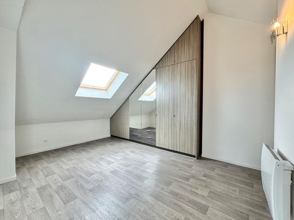 Duplex rénové de 91m² Carrez - Gare à pied - 2 parkings privés - DPE C