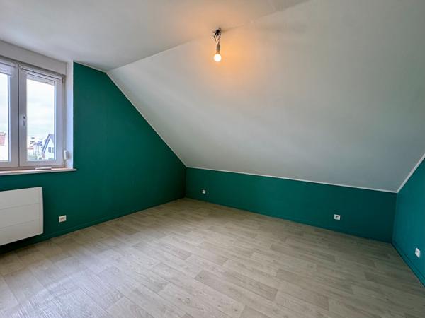 Duplex rénové de 91m² Carrez - Gare à pied - 2 parkings privés - DPE C