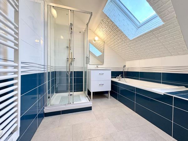 Duplex rénové de 91m² Carrez - Gare à pied - 2 parkings privés - DPE C