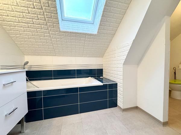 Duplex rénové de 91m² Carrez - Gare à pied - 2 parkings privés - DPE C